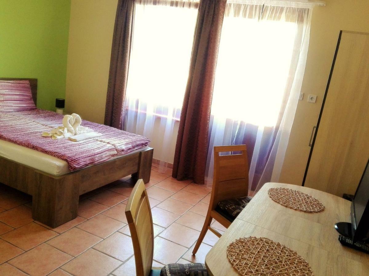 Kerekvar Apartman Gyula Exterior photo